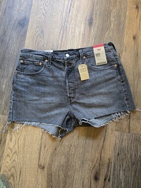 NWT Levi's 501 High-Rise Raw Hem Denim Shorts - Black
